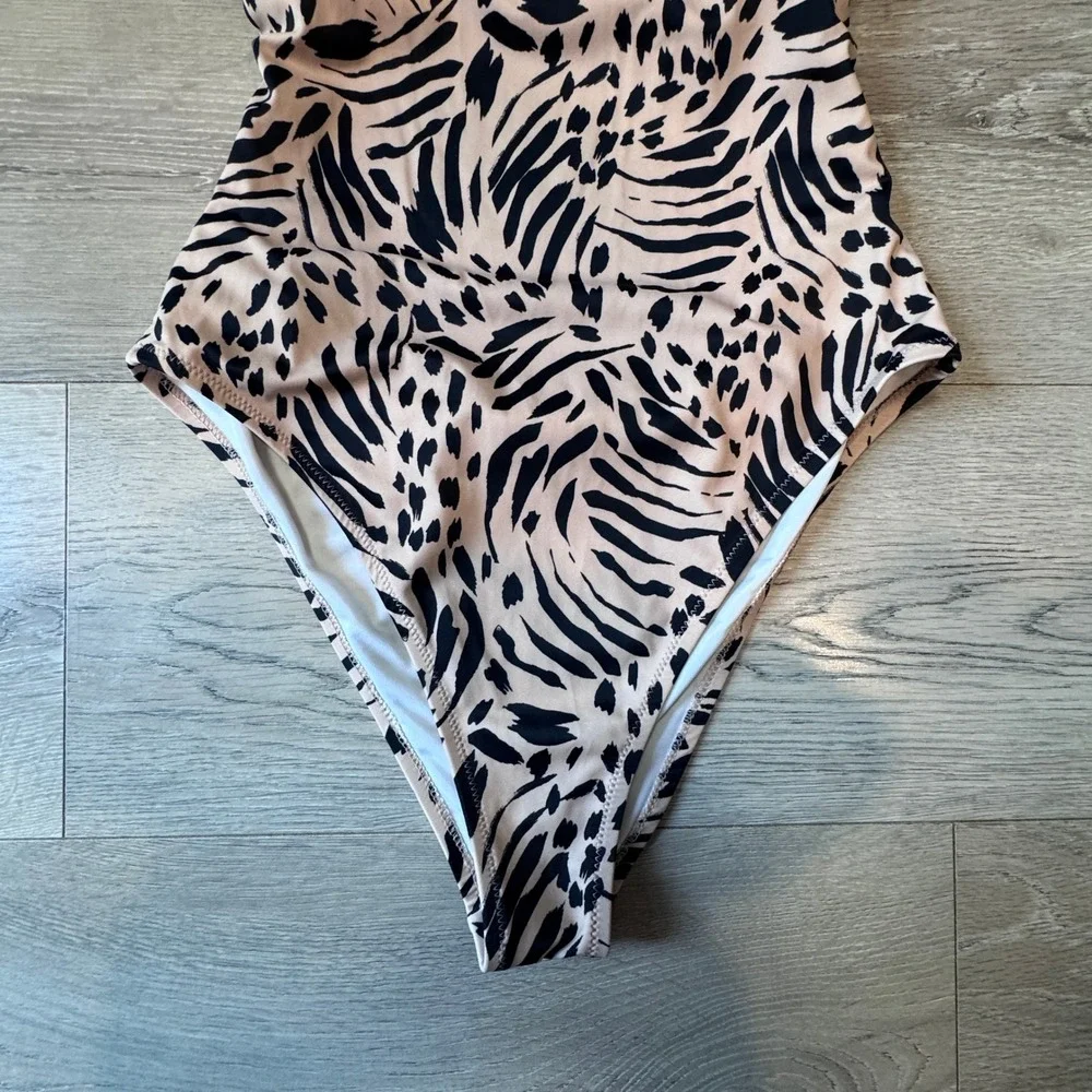 Shade & Shore Animal Print Lace Up Back One Piece Swimsuit Medium M